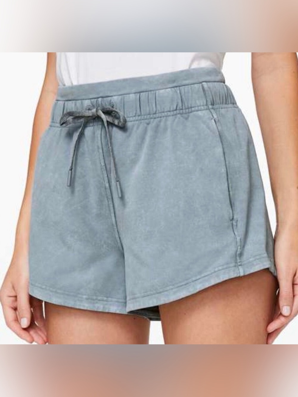Lululemon Inner Glow Short 3" Size 6, Washed Chambray